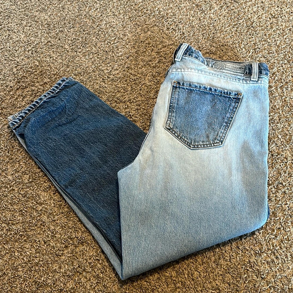 1 pair of Revice capri jeans.